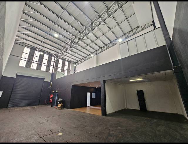 322M² WAREHOUSE TO LET IN LINBRO PARK